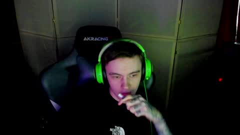 Snapshot of aron_neall chatting on 01/30/25, 08:32 biggest penis online show from 01/30/25, 08:32