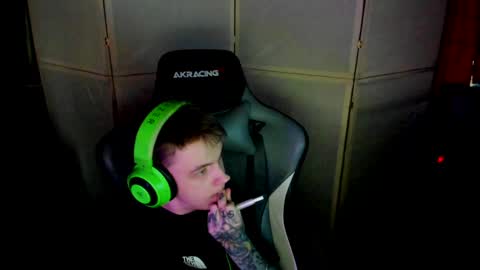 Snapshot of aron_neall chatting on 01/30/25, 11:33 biggest penis online show from 01/30/25, 11:33