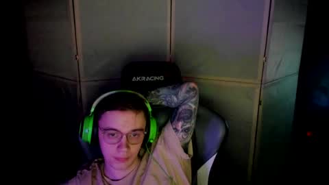 Snapshot of aron_neall chatting on 02/13/25, 12:13 biggest penis online show from 02/13/25, 12:13