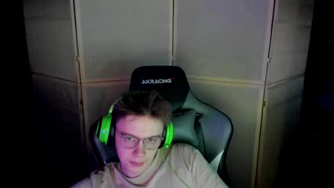 Snapshot of aron_neall chatting on 02/13/25, 08:34 biggest penis online show from 02/13/25, 08:34