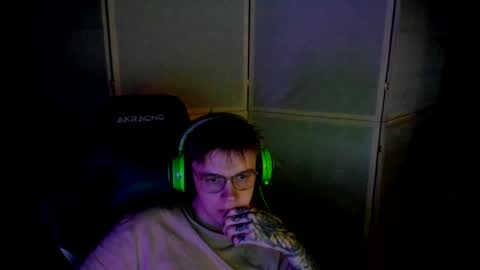 Snapshot of aron_neall chatting on 02/13/25, 11:37 biggest penis online show from 02/13/25, 11:37