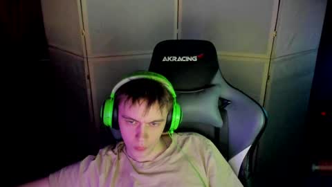 Snapshot of aron_neall chatting on 02/15/25, 01:42 biggest penis online show from 02/15/25, 01:42