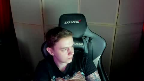 Snapshot of aron_neall chatting on 02/19/25, 06:44 biggest penis online show from 02/19/25, 06:44