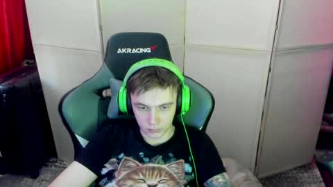 Snapshot of aron_neall chatting on 02/19/25, 09:50 biggest penis online show from 02/19/25, 09:50