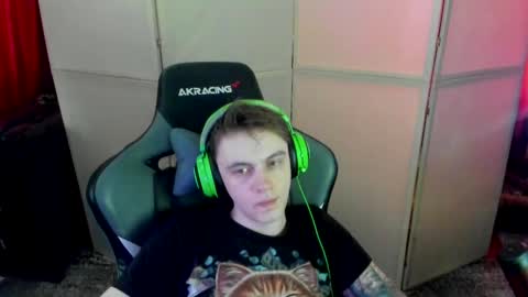 Snapshot of aron_neall chatting on 02/20/25, 07:34 biggest penis online show from 02/20/25, 07:34