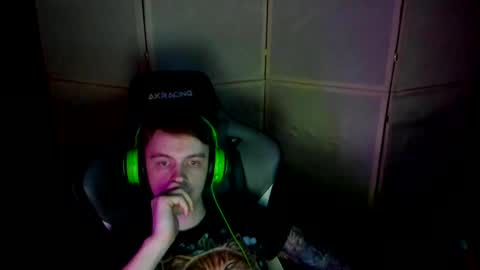 Snapshot of aron_neall chatting on 02/21/25, 04:40 biggest penis online show from 02/21/25, 04:40