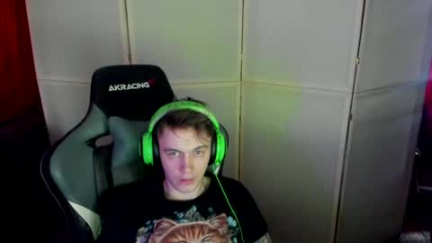 Snapshot of aron_neall chatting on 02/25/25, 06:58 biggest penis online show from 02/25/25, 06:58