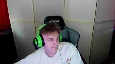 Snapshot of aron_neall chatting on 02/25/25, 10:04 biggest penis online show from 02/25/25, 10:04