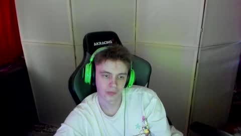 Snapshot of aron_neall chatting on 02/25/25, 01:06 biggest penis online show from 02/25/25, 01:06