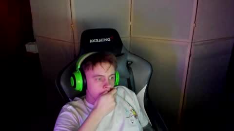 Snapshot of aron_neall chatting on 02/27/25, 05:56 biggest penis online show from 02/27/25, 05:56