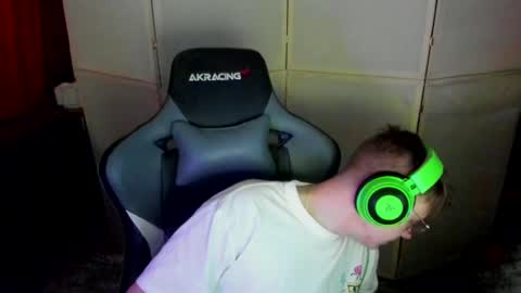 Snapshot of aron_neall chatting on 02/28/25, 08:20 biggest penis online show from 02/28/25, 08:20