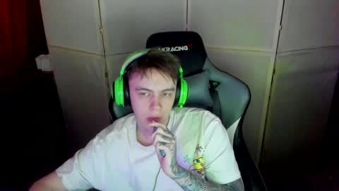 Snapshot of aron_neall chatting on 03/03/25, 06:26 biggest penis online show from 03/03/25, 06:26