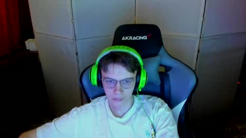 Snapshot of aron_neall chatting on 03/03/25, 09:33 biggest penis online show from 03/03/25, 09:33