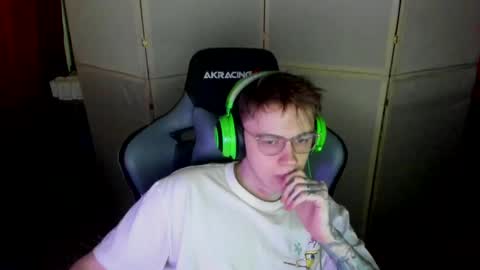 Snapshot of aron_neall chatting on 03/04/25, 07:51 biggest penis online show from 03/04/25, 07:51