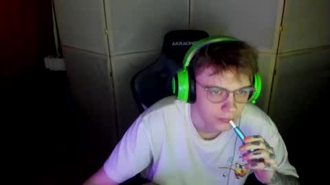 Snapshot of aron_neall chatting on 03/06/25, 06:52 biggest penis online show from 03/06/25, 06:52