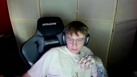 Snapshot of aron_neall chatting on 03/10/25, 12:59 biggest penis online show from 03/10/25, 12:59