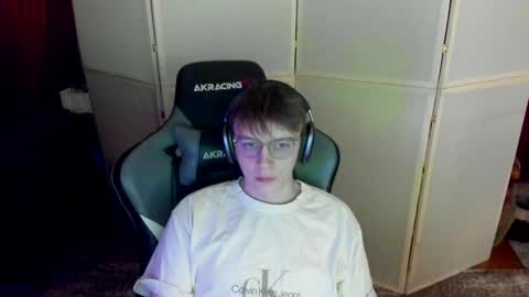 Snapshot of aron_neall chatting on 03/10/25, 04:03 biggest penis online show from 03/10/25, 04:03