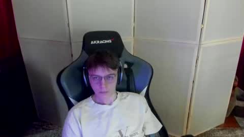 Snapshot of aron_neall chatting on 03/11/25, 01:12 biggest penis online show from 03/11/25, 01:12