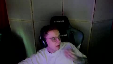 Snapshot of aron_neall chatting on 03/12/25, 02:01 biggest penis online show from 03/12/25, 02:01