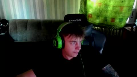 Snapshot of aron_neall chatting on 09/26/25, 07:01 biggest penis online show from 09/26/25, 07:01