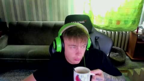 Snapshot of aron_neall chatting on 09/29/25, 08:19 biggest penis online show from 09/29/25, 08:19