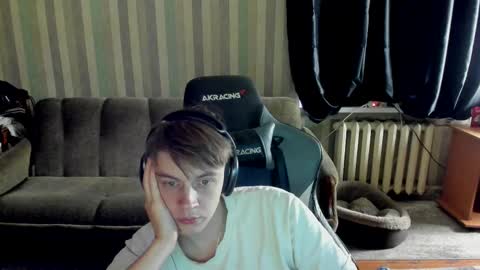 Snapshot of aron_neall chatting on 10/15/25, 05:40 biggest penis online show from 10/15/25, 05:40