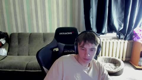 Snapshot of aron_neall chatting on 10/18/25, 06:05 biggest penis online show from 10/18/25, 06:05