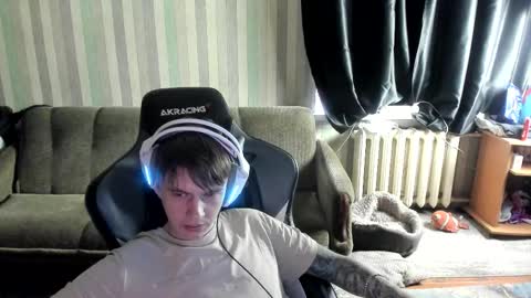 Snapshot of aron_neall chatting on 10/23/25, 06:23 biggest penis online show from 10/23/25, 06:23