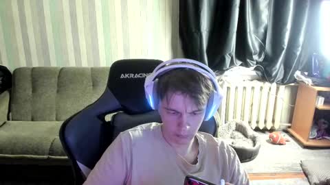 Snapshot of aron_neall chatting on 10/24/25, 06:32 biggest penis online show from 10/24/25, 06:32