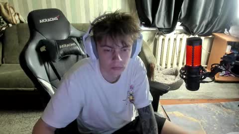 Snapshot of aron_neall chatting on 11/06/25, 06:58 biggest penis online show from 11/06/25, 06:58