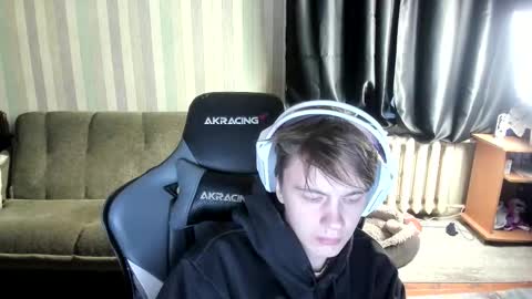 Snapshot of aron_neall chatting on 11/18/25, 07:57 biggest penis online show from 11/18/25, 07:57