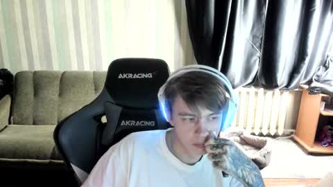 Snapshot of aron_neall chatting on 11/27/25, 08:27 biggest penis online show from 11/27/25, 08:27