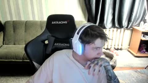 Snapshot of aron_neall chatting on 12/04/25, 06:34 biggest penis online show from 12/04/25, 06:34