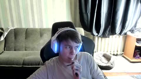 Snapshot of aron_neall chatting on 12/16/25, 07:13 biggest penis online show from 12/16/25, 07:13