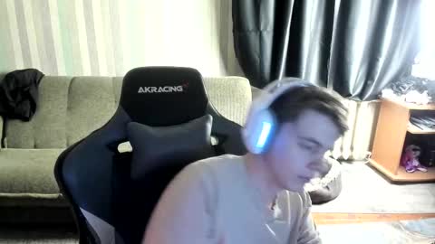 Snapshot of aron_neall chatting on 12/17/25, 08:09 biggest penis online show from 12/17/25, 08:09