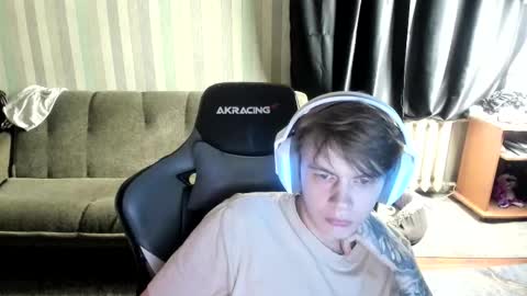 Snapshot of aron_neall chatting on 12/18/25, 06:52 biggest penis online show from 12/18/25, 06:52