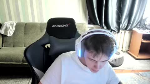 Snapshot of aron_neall chatting on 12/22/25, 07:38 biggest penis online show from 12/22/25, 07:38