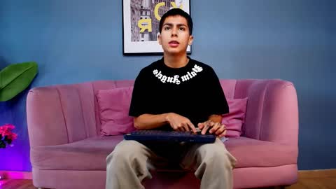 Snapshot of aron_pulse chatting on 01/16/26, 01:37 aron_pulse online show from 01/16/26, 01:37