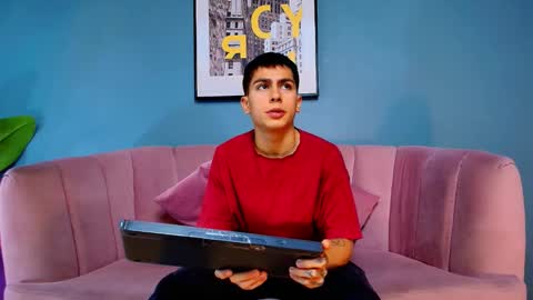 Snapshot of aron_pulse chatting on 02/02/26, 01:21 aron_pulse online show from 02/02/26, 01:21