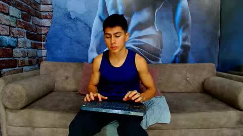 Snapshot of aron_pulse chatting on 02/13/26, 01:51 aron_pulse online show from 02/13/26, 01:51