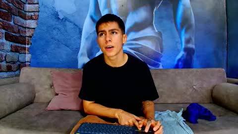 Snapshot of aron_pulse chatting on 02/18/26, 01:40 aron_pulse online show from 02/18/26, 01:40