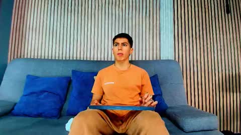 Snapshot of aron_pulse chatting on 02/19/26, 01:18 aron_pulse online show from 02/19/26, 01:18