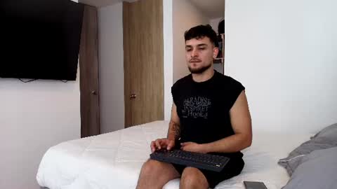 Snapshot of aron_santoro1 chatting on 08/07/26, 12:23 Aron Santoro online show from 08/07/26, 12:23