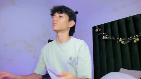 Aron online show from 12/17/25, 01:33