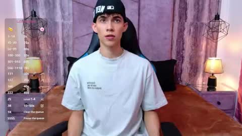 Snapshot of arontawers chatting on 07/16/26, 07:20 Arontawers online show from 07/16/26, 07:20