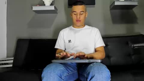 Snapshot of aroon_fit chatting on 02/02/26, 12:04 AROON HOT online show from 02/02/26, 12:04