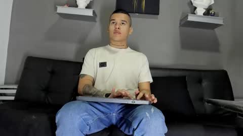 Snapshot of aroon_fit chatting on 02/04/26, 12:00 AROON HOT online show from 02/04/26, 12:00