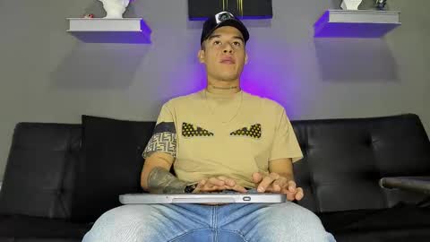 Snapshot of aroon_fit chatting on 02/06/26, 12:08 AROON HOT online show from 02/06/26, 12:08