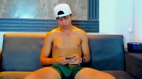 Aroon   online show from 12/15/25, 09:08