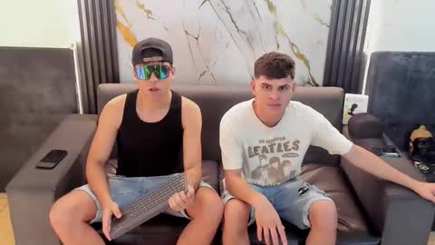 Aroon   online show from 04/10/26, 03:45